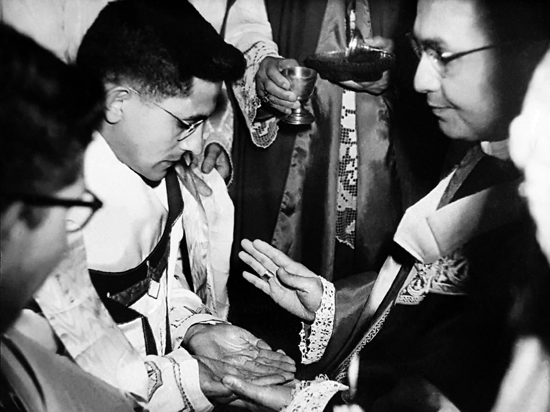 Ordenado padre pelo arcebispo de Ribeirão Preto, Dom Luís do Amaral Mousinho, em 12 de julho de 1959