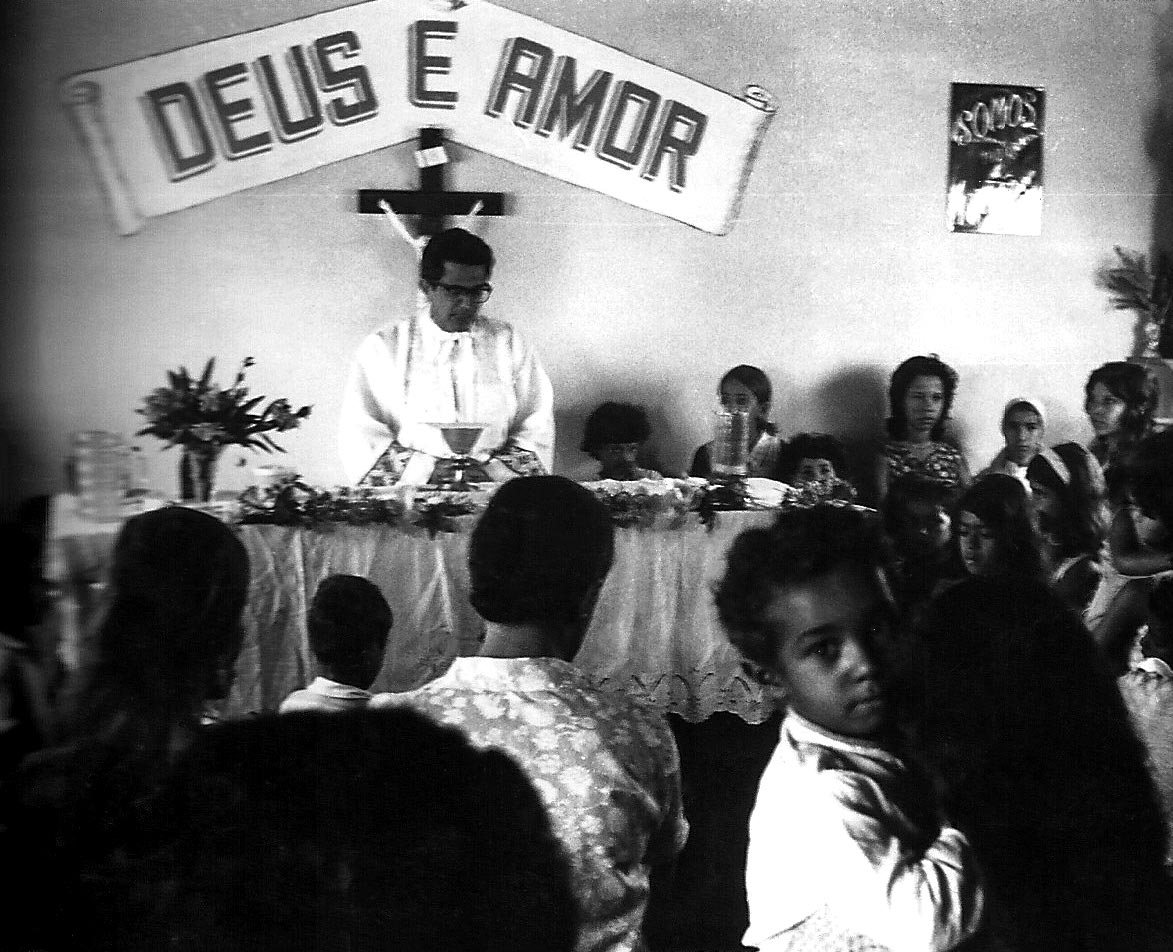 Missa na Igreja Deus é Amor - Vila Carvalho