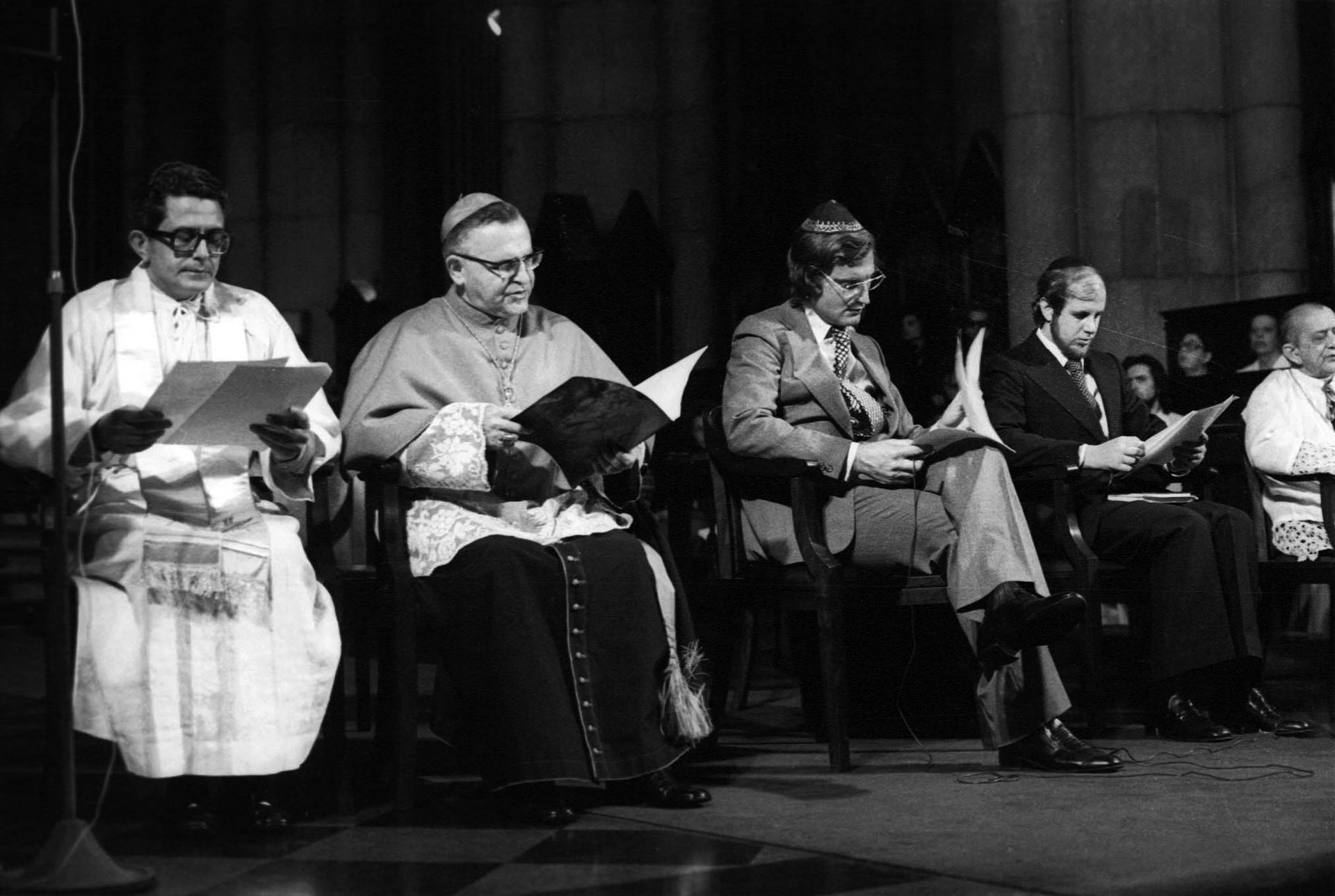 Dom Angélico, Dom Paulo e Henry Sobel em missa para Vladimir Herzog na Catedral da Sé - 30/10/1975 - foto Agência Estado